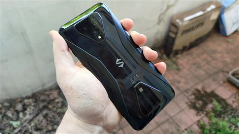 The Black Shark 2 Pro has a 6.39-inch AMOLED Samsung screen with a 60Hz refresh rate. By comparison, the refresh rates on the Red Magic 3 is 90Hz and the Asus ROG Phone 2 is 120Hz. But there aren ...